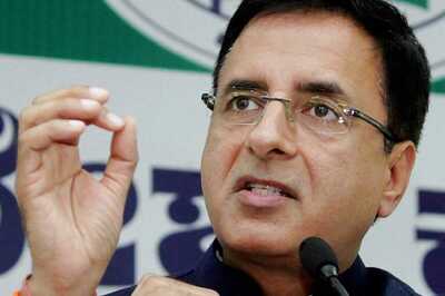 Amid Twitter War, Surjewala Says Those Commenting in Public Should Stand Unitedly Behind Cong Leadership
