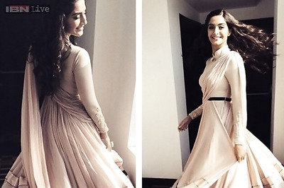 Look of the day: Sonam Kapoor looks gorgeous in Shantanu and Nikhil as she promotes 'Dolly Ki Doli'