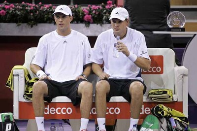 Bryan brothers advance at US Open