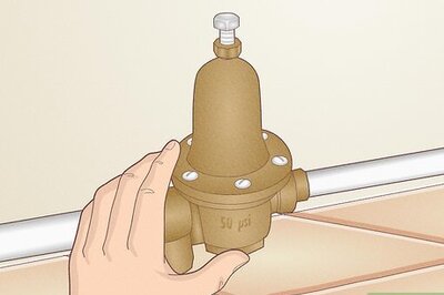 How to Adjust a Water Pressure Regulator