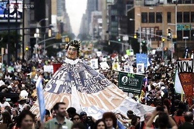 UN chief, Leonardo join thousands at rally on climate change