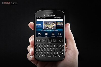 BlackBerry in flashback mode, launches BlackBerry 9720 running BB 7 OS