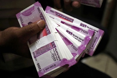 Rupee Gains 10 Paise in Early Trade