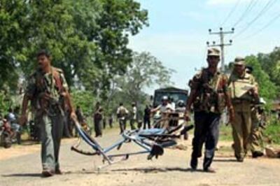 Thousands flee fighting in Lanka