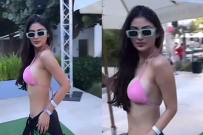 Sexy! Mouni Roy Sizzles In A Pink Bra, Blows Kisses As She Sends New Year Wishes To Fans