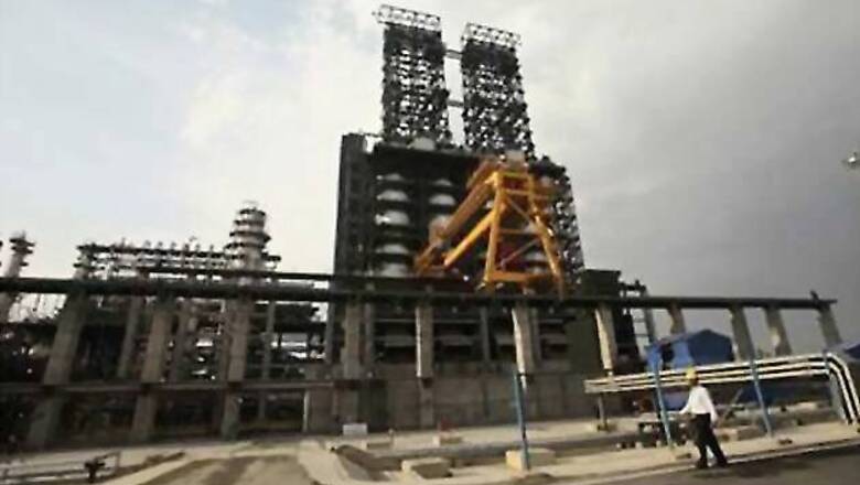 India decides to cut oil import from Iran