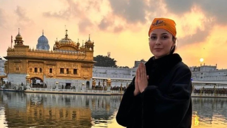 Shehnaaz Gill Offers Prayers At Golden Temple in Amritsar Days After 31st Birthday, Pics Go Viral