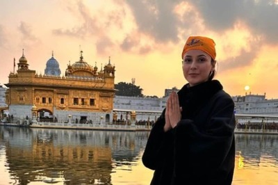 Shehnaaz Gill Offers Prayers At Golden Temple in Amritsar Days After 31st Birthday, Pics Go Viral