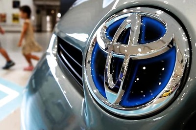 Donald Trump Threatens to Impose Hefty Fee on Toyota if it Builds Cars in Mexico