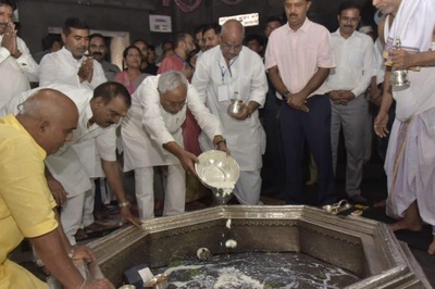 Bihar Minister Israil Mansuri Enters Gaya's Vishnupad Temple with CM Nitish, Triggers Fresh Row