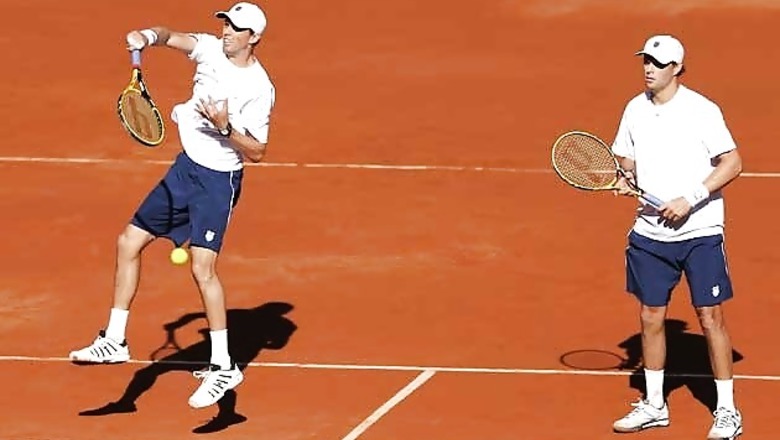 Bryans win doubles to keep US alive in Davis Cup