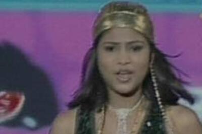 Li'l Champ sings for Neha Dhupia