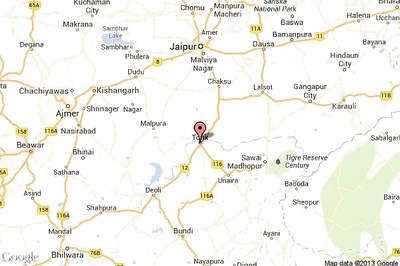 11 injured in communal clash between two groups