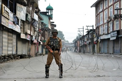 Newspapers, Mobile Internet Still Suspended, Kashmir Curfew Enters 10th Day