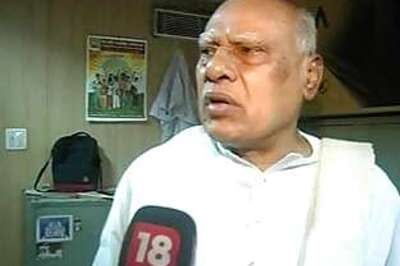  Rosaiah meets Sonia, says no fixed tenure for CMs