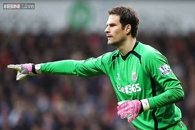 Chelsea sign Stoke City goalkeeper Asmir Begovic