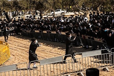 Israeli Police Clash With Mourners At Rabbi's Funeral
