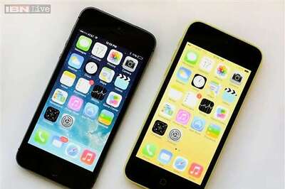 Apple sells 9 million iPhone 5s, iPhone 5c units in first three days