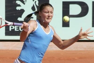 Safina storms into French Open final