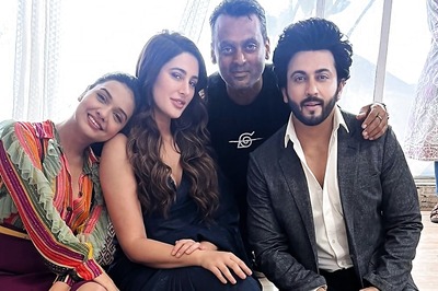 Dheeraj Dhoopar Poses With His Tatlubaaz ‘Dream Team’ Featuring Divya Agarwal, Nargis Fakhri