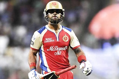 Royal Challengers captain Virat Kohli booed at Delhi airport