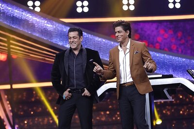 Salman and Shah Rukh Singing 'Pyaar Hame Kis Mod Pe Le Aaya' Together is Taking Over the Internet, Watch Video