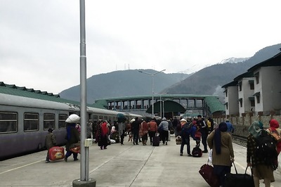 Internet Express: On the Train That Takes Kashmiris Online for a Few Hours Each Day