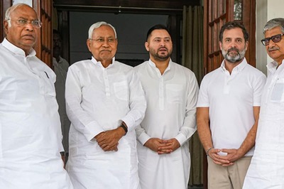 Nitish's Bombshell for INDIA Bloc Day Before Rahul's 'Nyay Yatra' Enters Bihar, Cong Calls Him 'Chameleon'