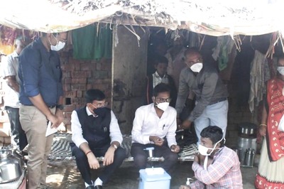 Har Ghar Dastak: Mansukh Mandaviya Visits His Home Town in Guj, Encourage People to Get Covid Vaccine