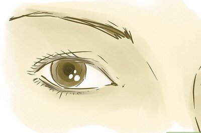 How to Flirt With a Guy With Your Eyes