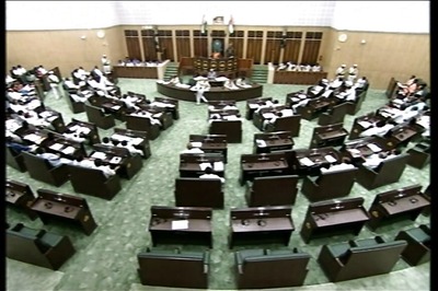 Governor Wants Trust Vote on Saturday, Speaker Says No