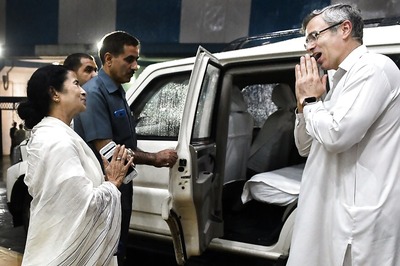 Mamata for PM? In Kolkata, Omar Abdullah Says Didi Will Move to Delhi, She Takes a Step Back