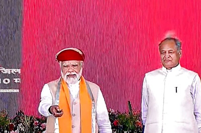 Who Can Trust You, Gehlot Asks Modi on His 'Guarantee' to Continue Rajasthan Govt Schemes After Polls