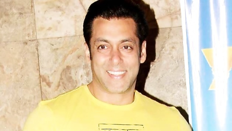 Snapshot: Salman Khan, Riteish Deshmukh, Genelia D'Souza at the screening of Marathi film 'Yellow'
