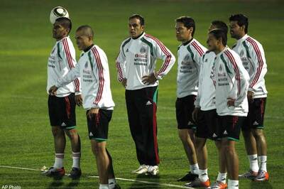 Stiff battle for Mexico goalie job