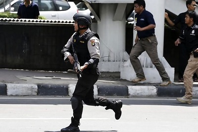Brazen attacks in Jakarta leave 5 terrorists, 3 others dead