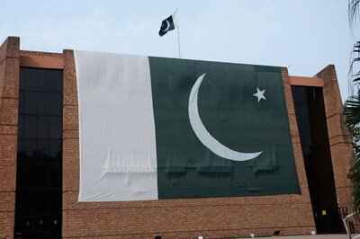 Pakistan to Offer Foreign Currency Bond, Hires Commercial Banks: Report