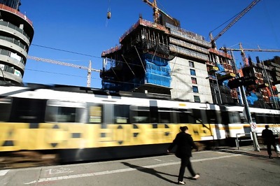 US Factory Activity Slows Further, Tariff Concerns Grow