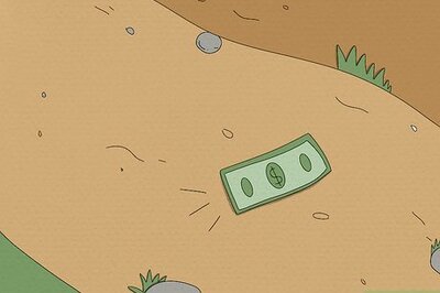 What Does it Mean to Dream of Finding Money? 11 Possibilities