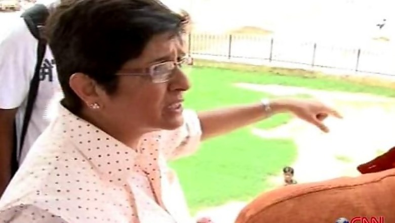 Kiran Bedi enquire about Kejriwal health at Bassi At-Home reception