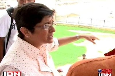 Kiran Bedi enquire about Kejriwal health at Bassi At-Home reception