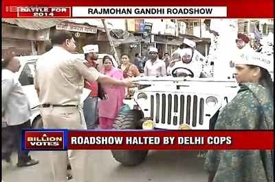 AAP member Rajmohan Gandhi's roadshow halted in Delhi