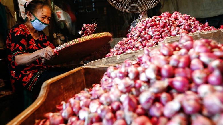 Onion Costliest at Rs 100/kg in Bengaluru, Lowest at Rs 35/kg in Udaipur and Rampurhat