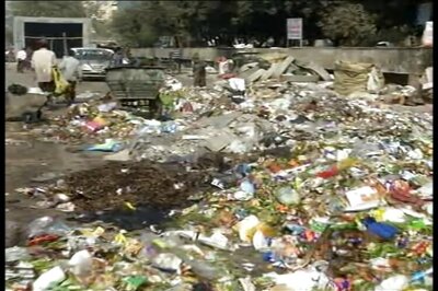 Safai workers' strike enters 6th day; MCD teachers follow suit