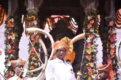 Sharad Pawar Unveils Symbol of His NCP Group at Raigad Fort