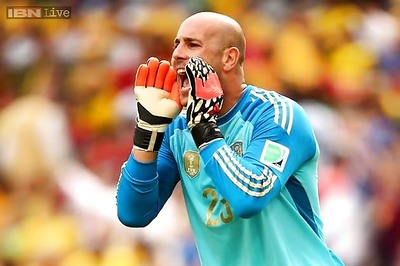 Pepe Reina joins Bayern Munich on three-year contract