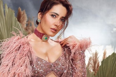 Raashi Khanna Looks Ravishing In Her Traditional Look In Pink Saree