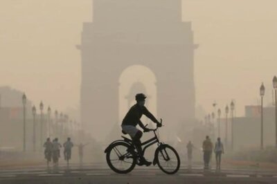 Delhi Govt Launches Bus Service for Employees to Reduce Air Pollution