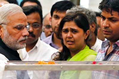 Sister Not Included in Modi Cabinet, Pankaja Munde Finally Breaks Silence; Gets Emotional