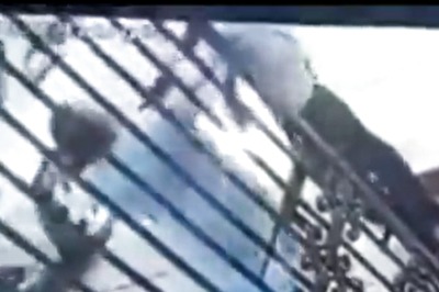 Noida Woman Repeatedly Slaps Security Guard For Delay in Opening Gate, Twitter Reacts